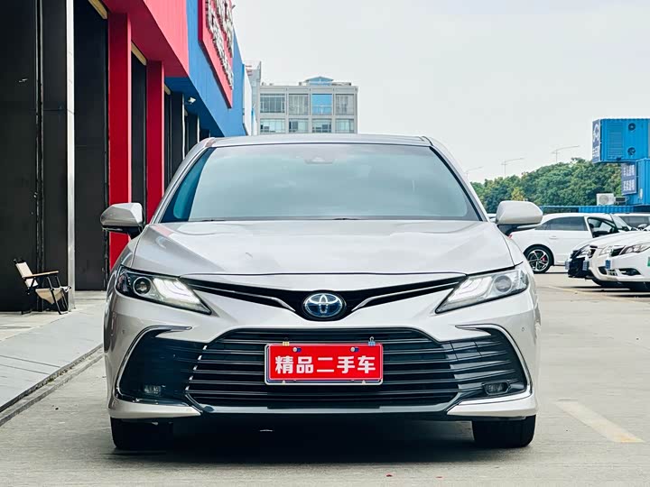 Фото 2 - Toyota Camry