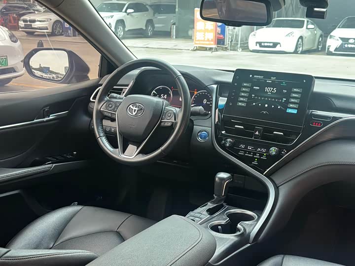 Фото 3 - Toyota Camry