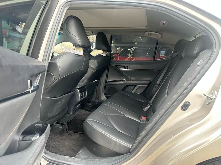 Фото 5 - Toyota Camry