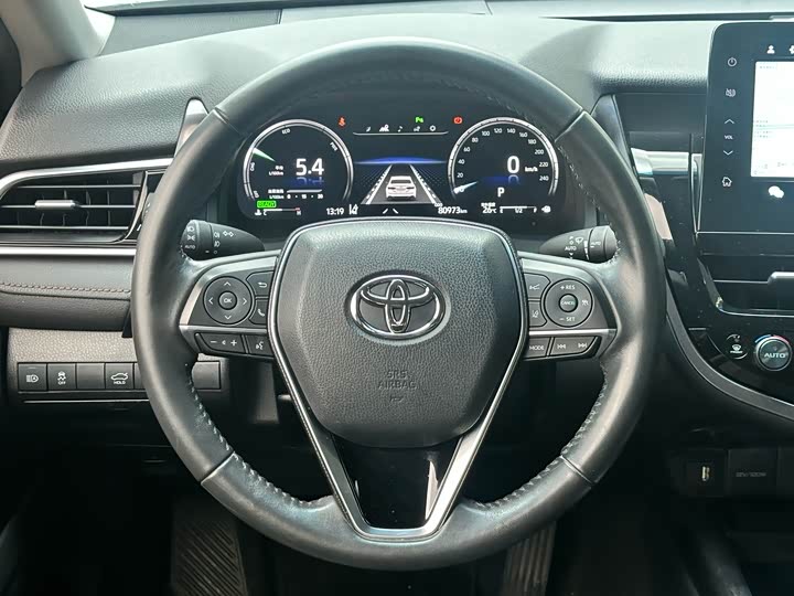 Фото 6 - Toyota Camry