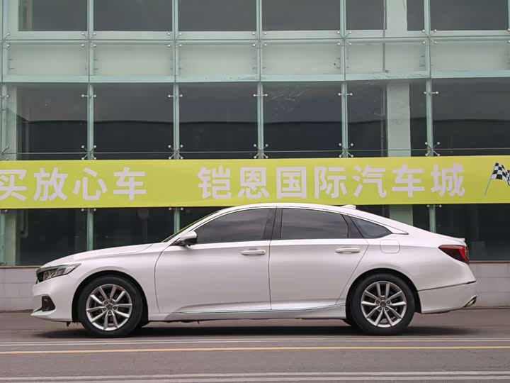 Фото 4 - Honda Accord