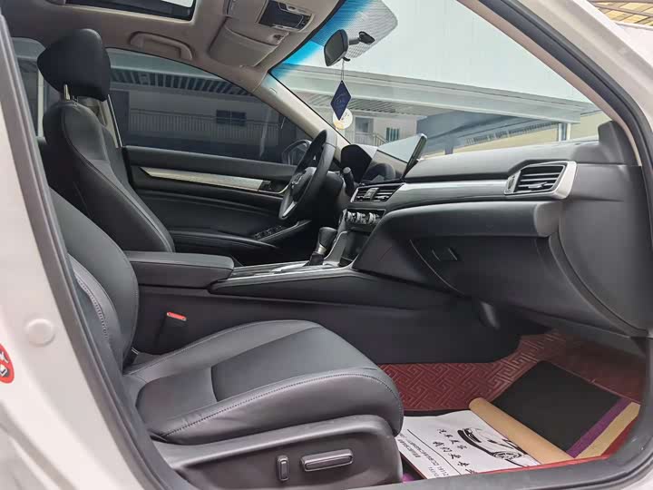 Фото 6 - Honda Accord