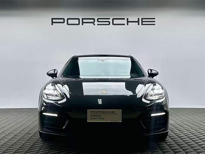 Фото 2 - Porsche Panamera