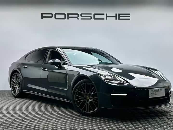 Фото 3 - Porsche Panamera