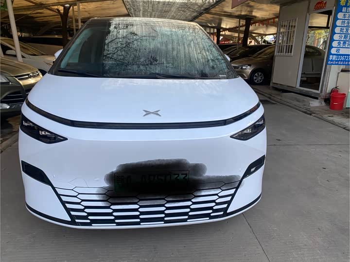 Фото 1 - XPeng X9