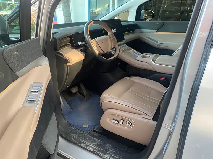 Фото 2 - XPeng X9