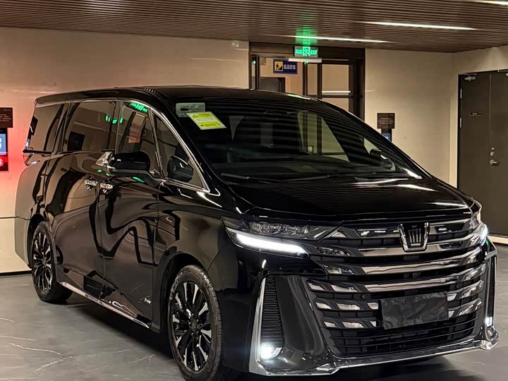 Фото 3 - Toyota Vellfire