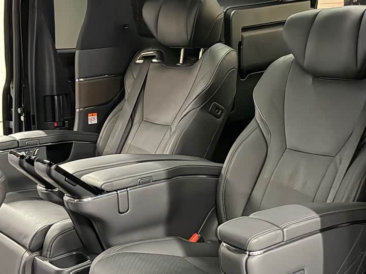 Фото 4 - Toyota Vellfire