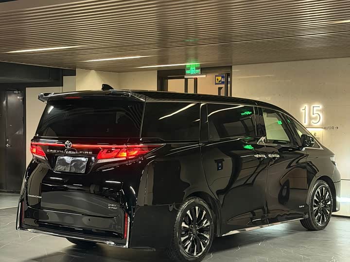 Фото 7 - Toyota Vellfire