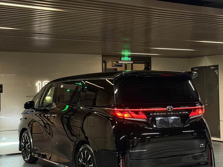 Фото 9 - Toyota Vellfire