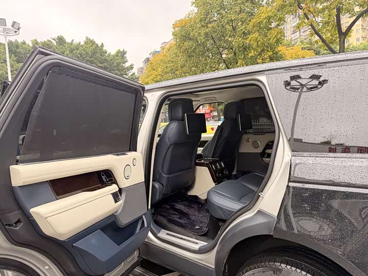 Photo 6 - Land Rover Range Rover