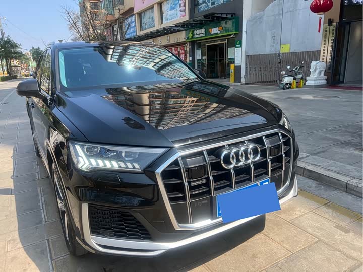 Фото 1 - Audi Q7