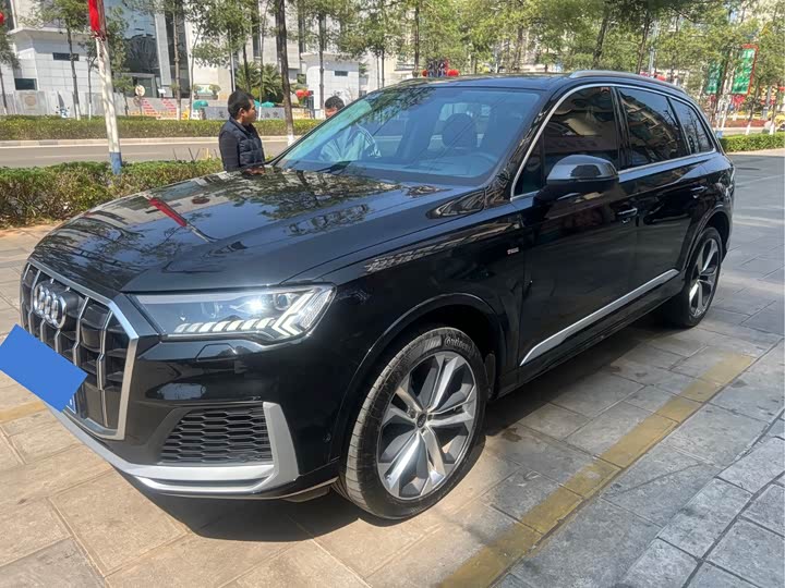 Фото 2 - Audi Q7