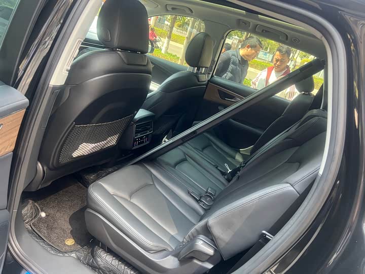 Фото 4 - Audi Q7