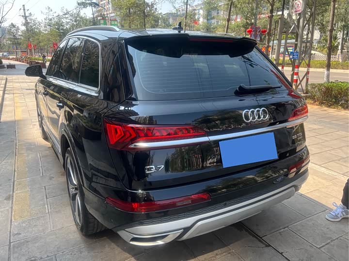 Фото 5 - Audi Q7