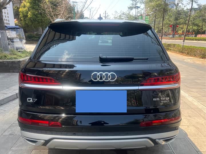 Фото 6 - Audi Q7