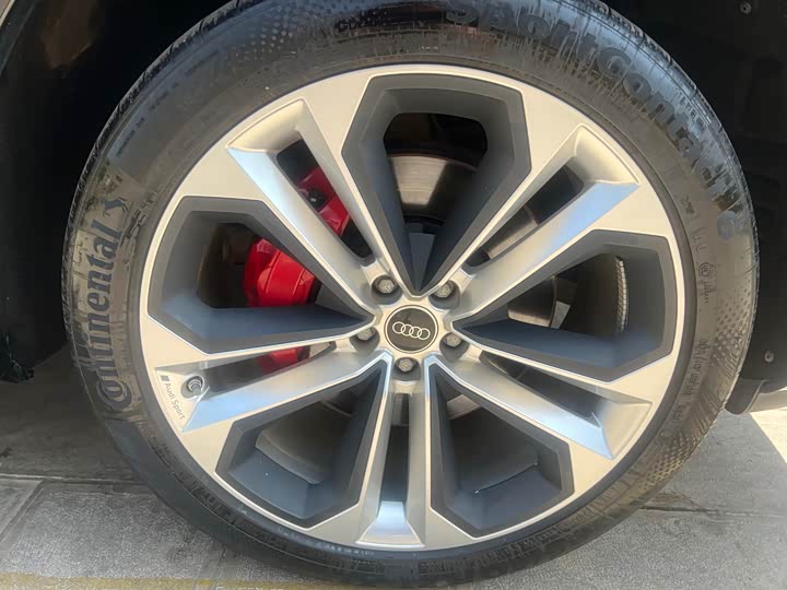 Фото 8 - Audi Q7