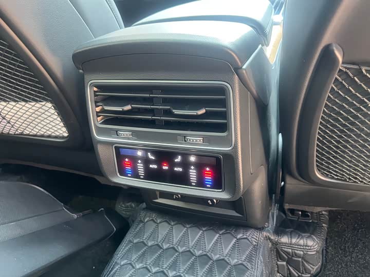 Фото 9 - Audi Q7