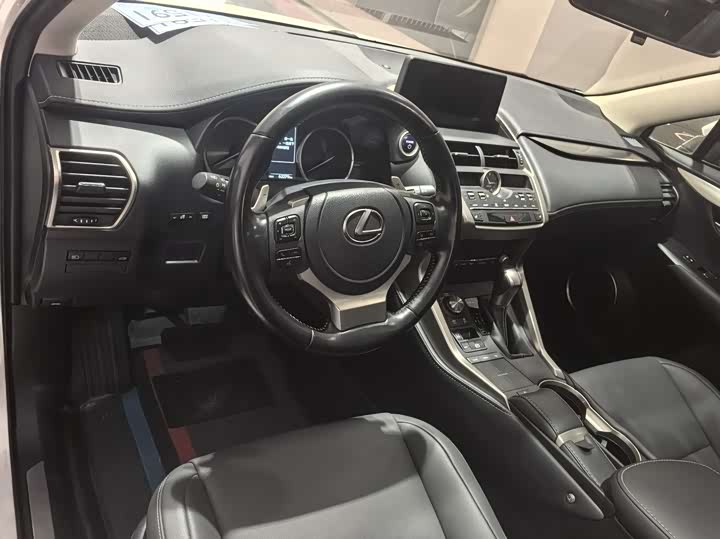Фото 6 - Lexus NX