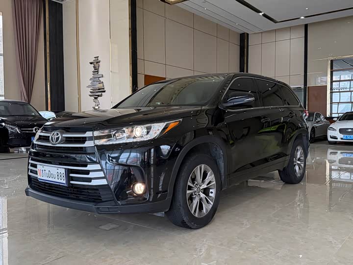 Фото 1 - Toyota Highlander