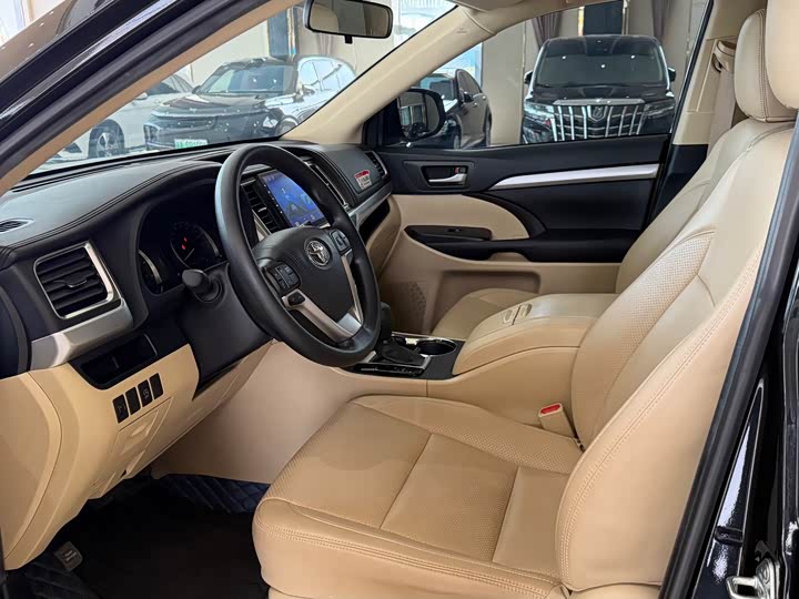 Фото 6 - Toyota Highlander