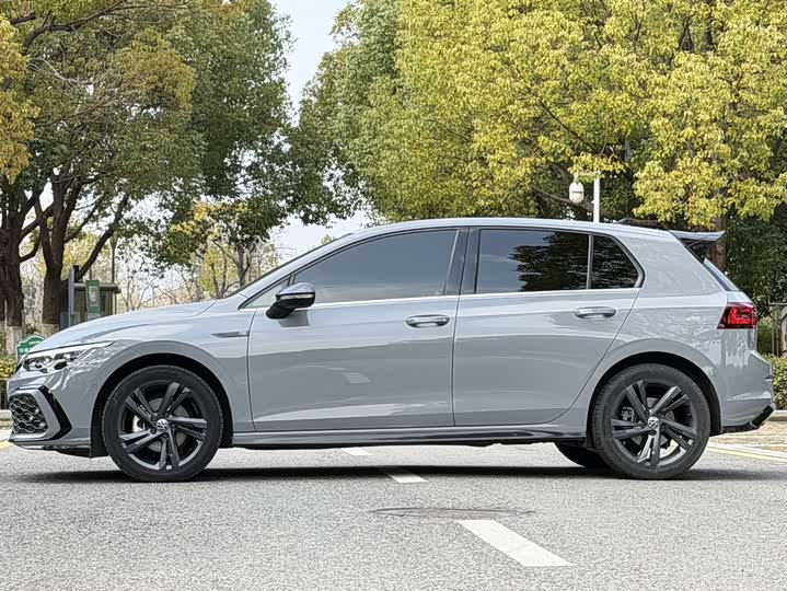 Photo 3 - Volkswagen Golf