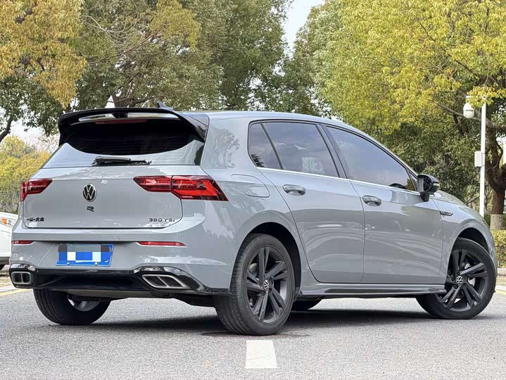 Photo 4 - Volkswagen Golf