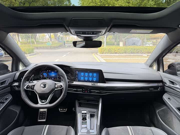 Photo 6 - Volkswagen Golf