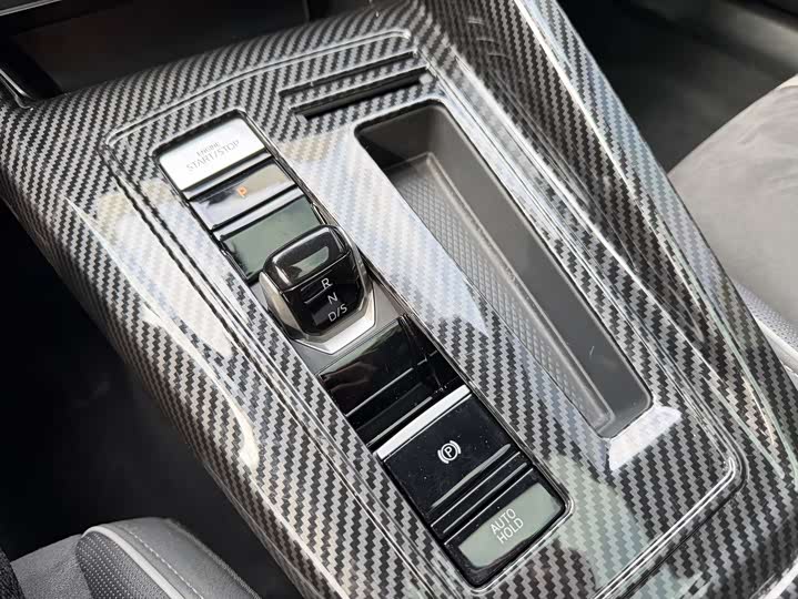 Photo 8 - Volkswagen Golf