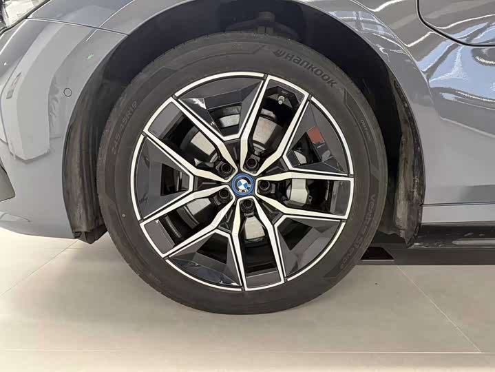 Фото 7 - BMW i5
