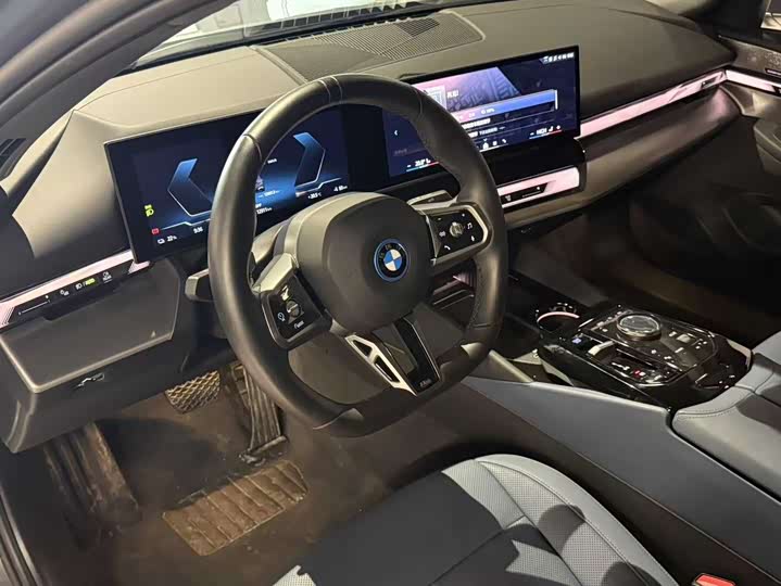 Фото 9 - BMW i5