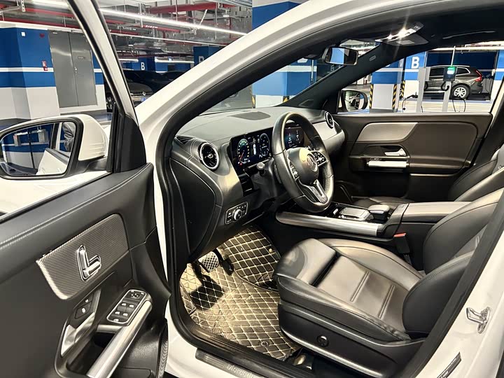 Фото 8 - Mercedes-Benz GLA-Class