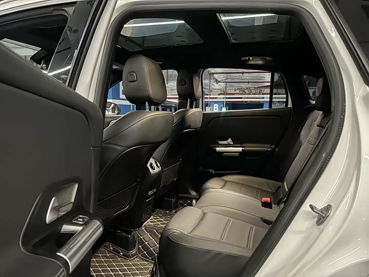 Фото 9 - Mercedes-Benz GLA-Class