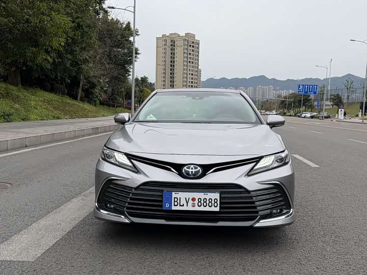Фото 2 - Toyota Camry