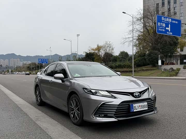 Фото 3 - Toyota Camry