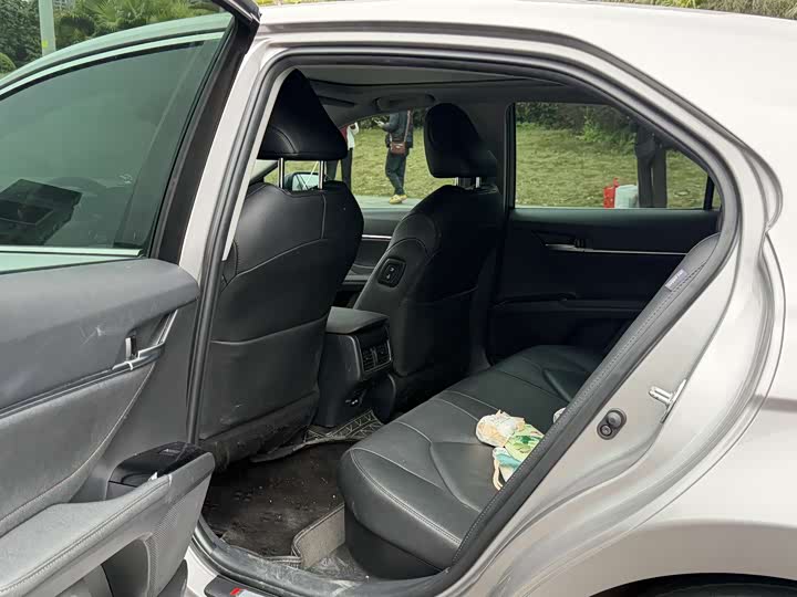 Фото 5 - Toyota Camry