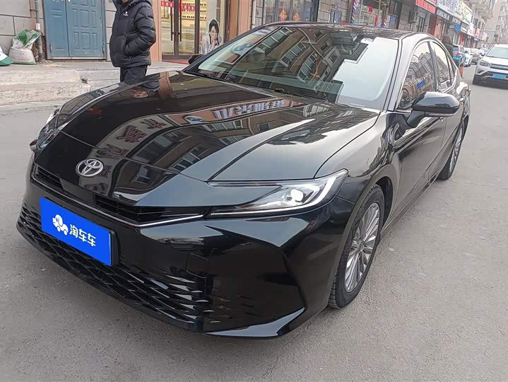 Фото 1 - Toyota Camry