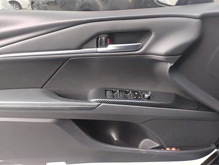 Фото 7 - Toyota Camry