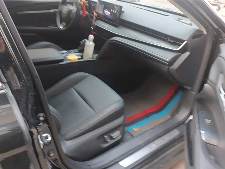 Фото 8 - Toyota Camry