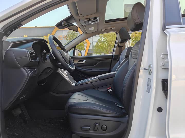 Фото 4 - Hyundai Santa Fe