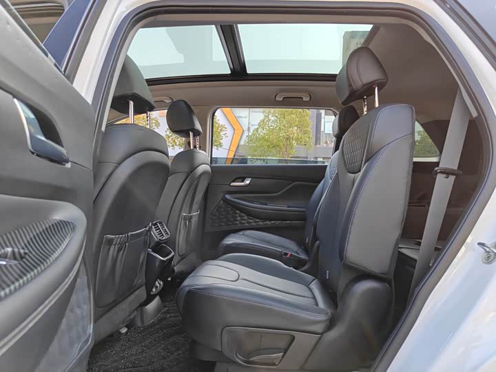 Фото 6 - Hyundai Santa Fe