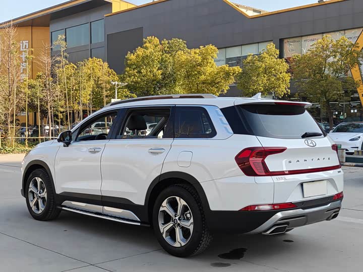 Фото 7 - Hyundai Santa Fe