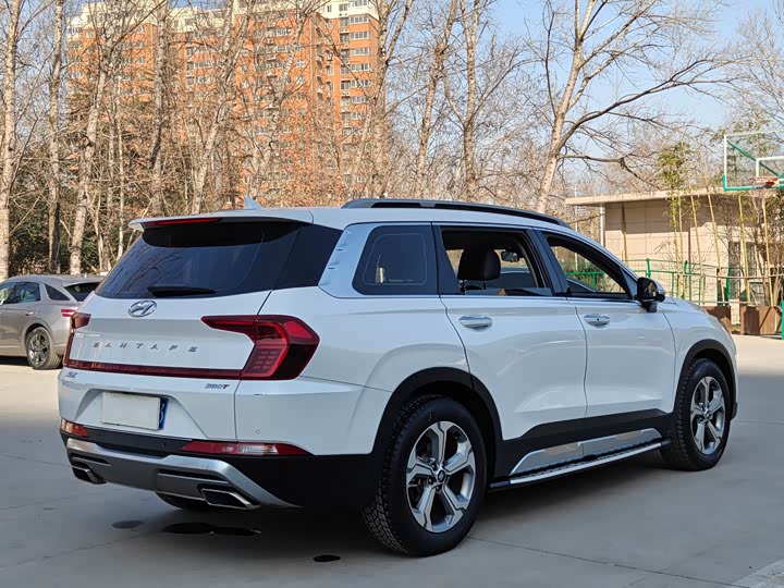 Фото 9 - Hyundai Santa Fe