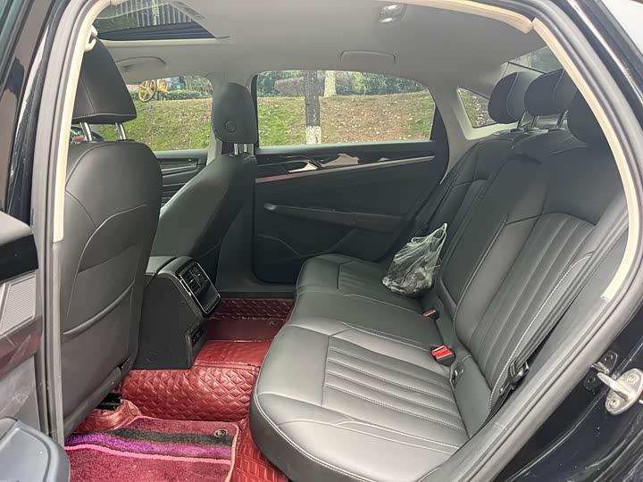 Photo 9 - Volkswagen Passat