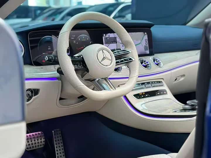 Фото 5 - Mercedes-Benz E-Class