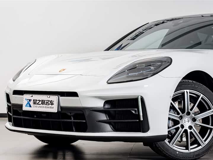 Фото 3 - Porsche Panamera