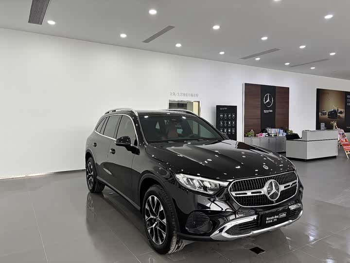 Photo 4 - Mercedes-Benz GLC-Class