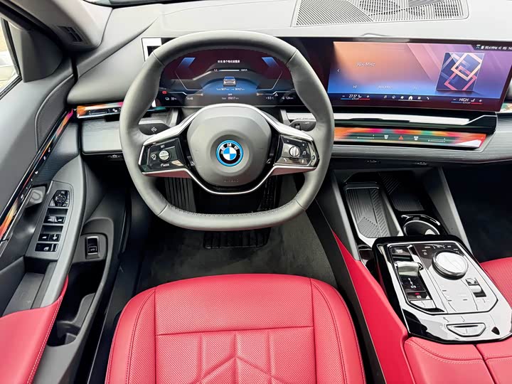 Фото 9 - BMW i5