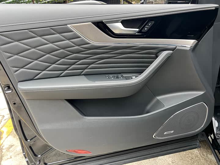 Фото 7 - Hongqi HS5