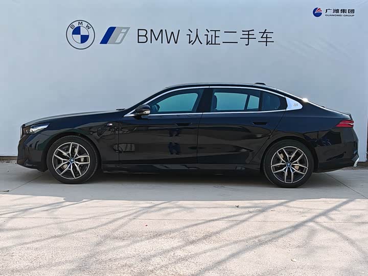 Фото 3 - BMW i5